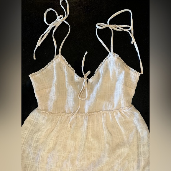 Forever 21 Cream Sleeveless Dress with tie around shoulders - Picture 3 of 6
